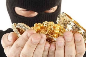 யாழில்  உறவினர் வீடு சென்று திரும்பியவர்களுக்கு காத்திருந்த பேரதிர்ச்சி!