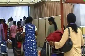 வெளிநாடு சென்ற யாழ் குடும்பபெண் தொடர்பில் தகவலில்லை; தவிக்கும் குடும்பத்தினர்!