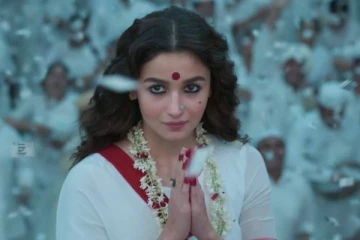 ரெட்லைட் ஏரியாவில் பிரபல நடிகை - ரசிகர்கள் அதிர்ச்சி