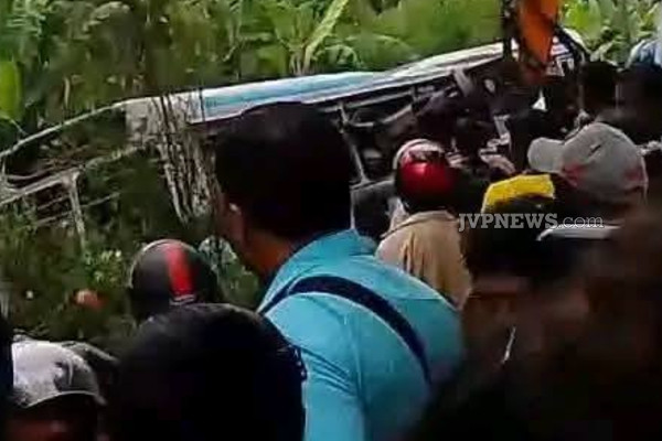 இலங்கையை உலுக்கிய பேருந்து விபத்து; உயிரிழந்தோர் எண்ணிக்கை அதிகரிப்பு; 50 பேர் காயம்! | Death Toll In Anuradhapura Bus Accident Increases