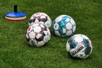 கால்பந்து விளையாடிக்கொண்டிருந்த சிறுமிக்கு நேர்ந்த துயரம்