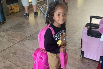 கடவுச்சீட்டு, விசா ஏதுமில்லை... பிரித்தானிய விமான நிலையத்தில் சிக்கிக்கொண்ட தாயாரும் மகளும்