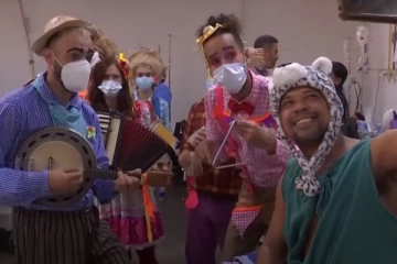 நோயாளிகளை குதூகலப்படுத்திய மருத்துவர்கள்!