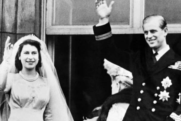 இளவரசர் பிலிப் குறித்து முதல் முறையாக உருக்கமாக பேசிய பிரித்தானிய மகாராணி! | Christmas Queen Elizabeth Prince Philip Greetings இளவரசர் பிலிப் குறித்து முதல் முறையாக உருக்கமாக பேசிய பிரித்தானிய மகாராணி! | Christmas Queen Elizabeth Prince Philip Greetings