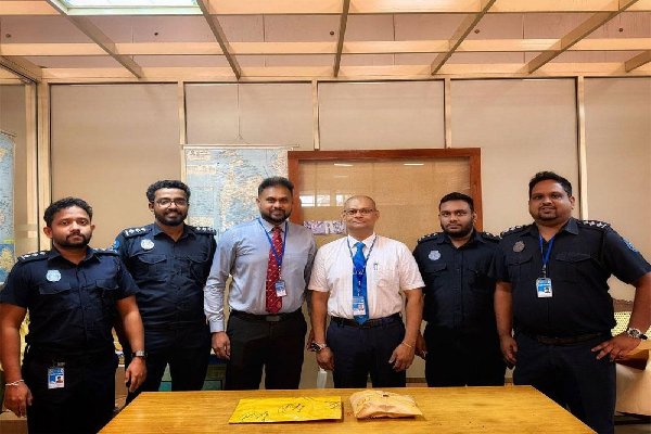 இந்தியாவிலிருந்து வந்த தொழிலதிபர் கட்டுநாயக்காவில் கைது | Businessman Arrested At The Katunayake Airport