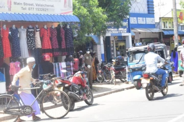 பயணத்தடை நீக்கப்பட்டதையடுத்து மக்கள் நடமாட்டம் அதிகரிப்பு