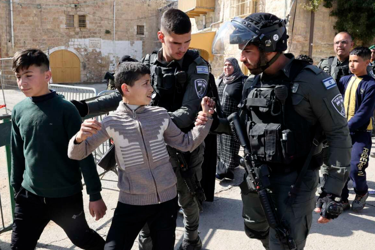 2 000 பாலஸ்தீன சிறுவர்களை தடுத்து வைத்துள்ள இஸ்ரேல் | Israel Is Holding 2 000 Palestinian Children