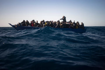 லிபியாவில் படகு கடலில் கவிழ்ந்து 12 அகதிகள் பலி