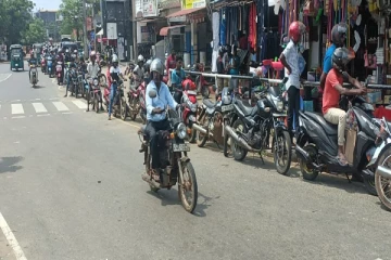 வவுனியாவில் தொடரும் எரிபொருள் வரிசை!