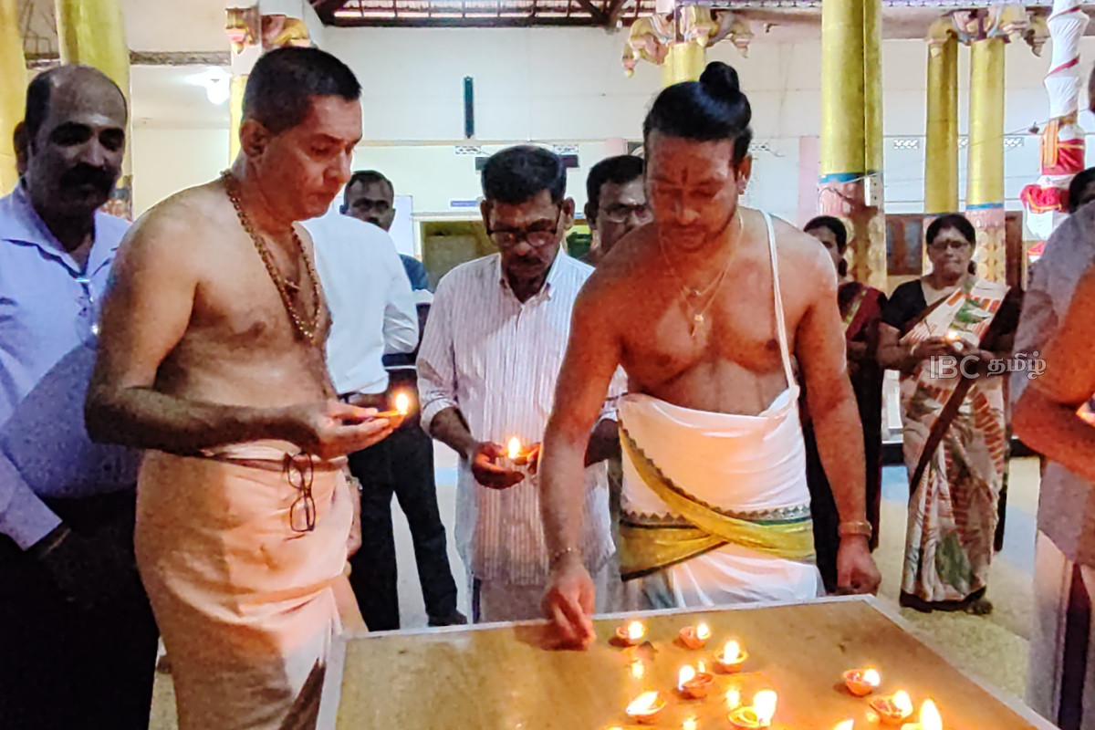 யாழ்ப்பாணத்திலிருந்து முள்ளிவாய்க்கால் சென்ற யாழ்.பல்கலை மாணவர்கள் | Jaffna University Students Going To Mullivaikkal