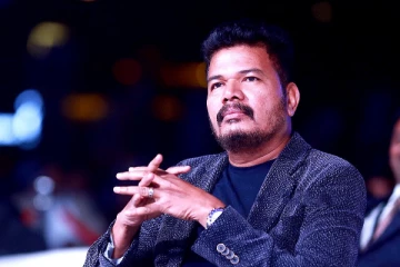 ராக்கி பாய் தான் வேண்டும்... 1000 கோடிக்கு ஆசைப்பட்டு தமிழ் நடிகர்களை ஒதுக்கிய பிரம்மாண்ட இயக்குனர்..