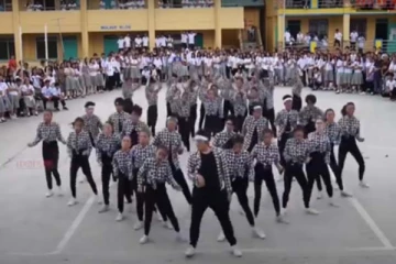 ஒட்டுமொத்த கூட்டத்தையும் திகைக்கவைத்த மாணவர்கள்.