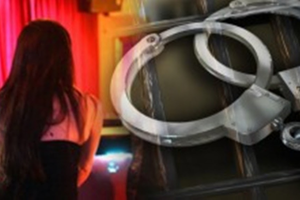 சுற்றிவளைக்கப்பட்ட விடுதி; சிக்கிய பெண்கள்! | Enclosed Inn Trapped Women