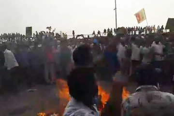 ஜனாதிபதி செயலக வளாகத்தில் பதற்றம்! களமிறக்கப்பட்டுள்ள விசேட அதிரடிப்படை, கலக தடுப்பு பிரிவு (Video)