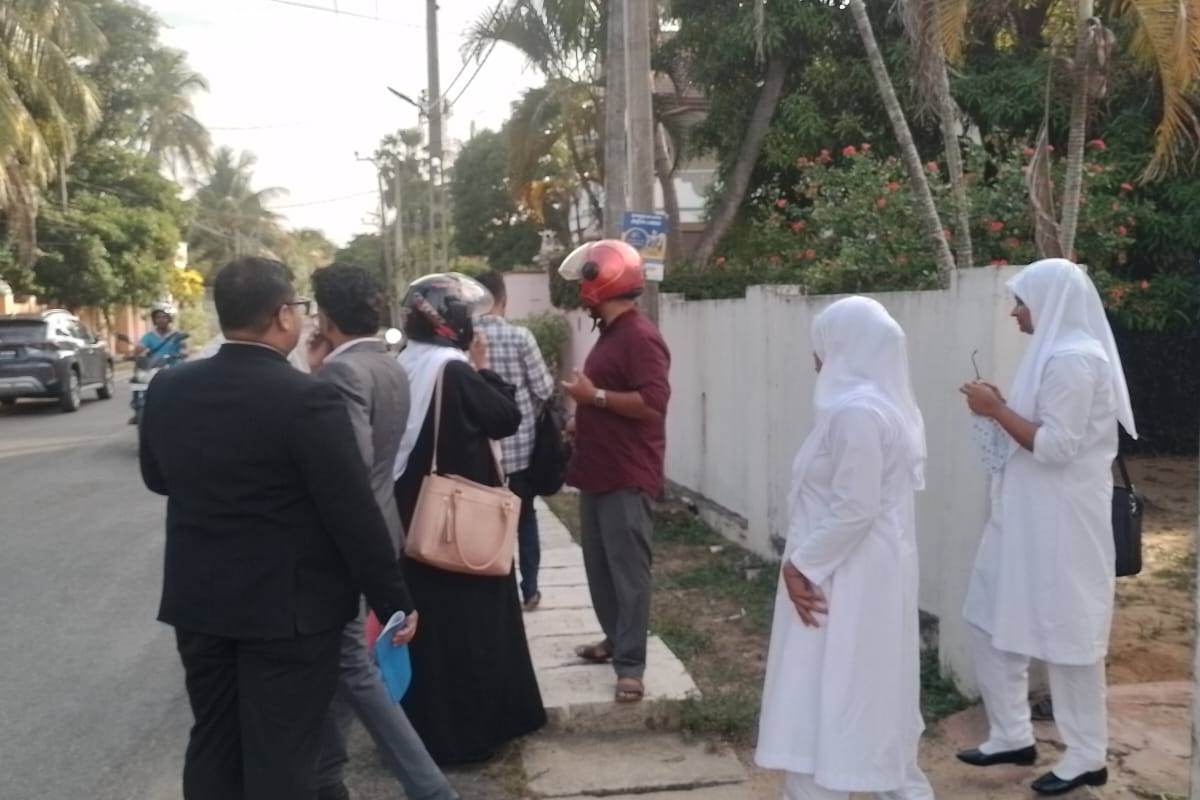 கல்முனை வடக்கு ஆதார வைத்தியசாலை முஸ்லிம் பெண் சுகாதாரப் பணி உதவியாளர்களுக்கு ஏதிராக ஒழுக்காற்று நடவடிக்கை | Action Against Muslim Female Health Worker கல்முனை வடக்கு ஆதார வைத்தியசாலை முஸ்லிம் பெண் சுகாதாரப் பணி உதவியாளர்களுக்கு ஏதிராக ஒழுக்காற்று நடவடிக்கை | Action Against Muslim Female Health Worker