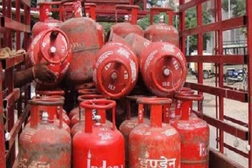 இல்லத்தரசிகளுக்கு மகிழ்ச்சி! சமையல் கேஸ் சிலிண்டர் விலை ரூ.200 குறைப்பு