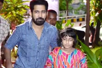 விட்டுச் சென்ற மூத்தமகள்... முகத்தில் மாறாத சோகம்! இளைய மகளுடன் விஜய் ஆண்டனி!