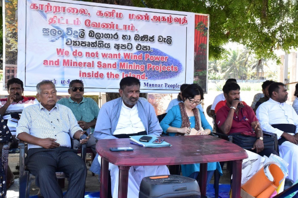 மன்னாரில் தொடரும் மக்கள் போராட்டம் ; திடீரென நுழைந்த வெளிநாட்டு பிரஜை | Foreigner Backs Mannar Protest Joins In