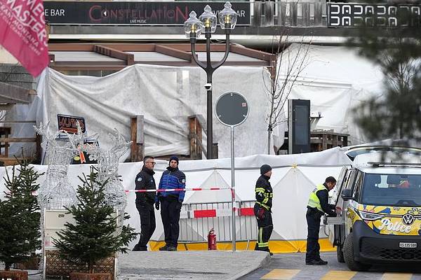 தூங்கவோ சாப்பிடவோ முடியவில்லை... சுவிஸ் இரவு விடுதி உரிமையாளர்கள் மீது பாயும் கொலை வழக்கு | Swiss Inferno Manslaughter Charges தூங்கவோ சாப்பிடவோ முடியவில்லை... சுவிஸ் இரவு விடுதி உரிமையாளர்கள் மீது பாயும் கொலை வழக்கு | Swiss Inferno Manslaughter Charges