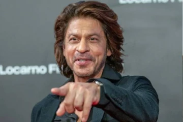 7300 கோடி சொத்து!! ஷாருக்கானின் சம்பளமே இத்தனை கோடியாமே..