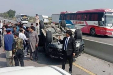 முன்னாள் பிரதமர் இம்ரான்கானுடன் சென்ற வாகனம் விபத்து!