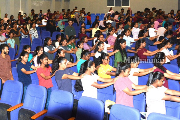 SEUSL students attend 2030 job skills training with industry mentor