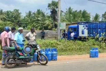 முல்லைத்தீவில்  வெய்யிலில் காத்திருந்து  ஏமாற்றத்துடன் திரும்பிய மக்கள்!