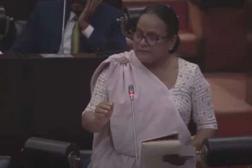 வாயை மூடிக்கொண்டு இருங்கள் ; சபாநாயகரை வசைபாடிய பெண் எம்.பியால் சபையில் குழப்பம்