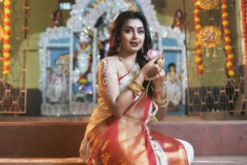 துர்கா பூஜையில் கட்டா குஸ்தி 2 மீனு டீச்சர் மோக்‌ஷா..புகைப்படங்கள்..