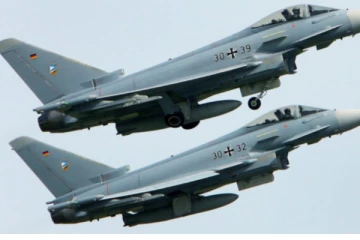 භයානක තත්වයක්.. ඉතාලියෙන් රුමේනියාවටත් ප්‍රහාරක ගුවන් යානා. (PHOTOS).