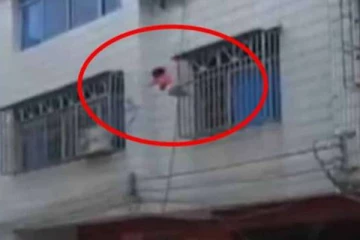 அடுப்பு வெடித்ததால் மாடியிலிருந்து குதித்த யுவதி