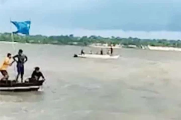 படகு கவிழ்ந்து விபத்துக்குள்ளானதில் இரு மாணவர்கள் பலி