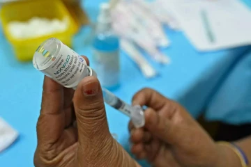 குத்துற ஊசியை பார்த்து பயமா... இதோ வரப்போகுது "ஸ்டிக்கர் தடுப்பூசி"..