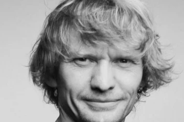 உக்ரைனில் போர் களச் செய்தியாளர் இறந்தநிலையில் மீட்கப்பட்டார்.