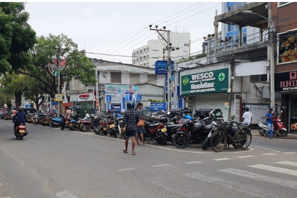 வடக்கு கிழக்கில் கதவடைப்பு பல இடங்களில் புறக்கணிப்பு ; யாழில் இயல்பு நிலை | Against Lockdown Normalcy Jaffna And Many Places