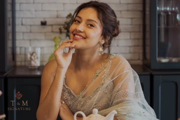 ட்ரான்ஸ்பரென்ட் சேலையில் மஹிமா நம்பியார் அழகிய போட்டோஷூட்