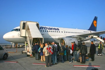 ஜேர்மனியில் 1000 விமான சேவைகள் பாதிப்பு