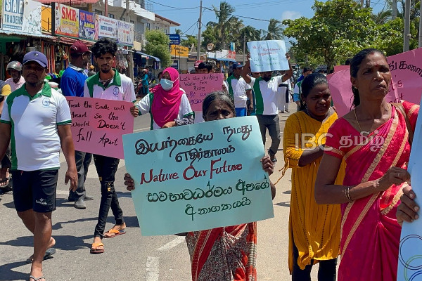 மன்னாரின் வளங்களை பாதுகாக்கக் கோரி கவனயீர்ப்பு போராட்டம் முன்னெடுப்பு | Protest In Srilanka Today Mannar