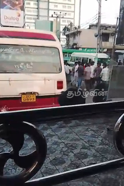 யாழ். நகர் பகுதியில் வன்முறை குழுக்கள் அட்டகாசம் - அச்சத்தில் மக்கள்..! | Violent Groups Are Rampaging In The Jaffna