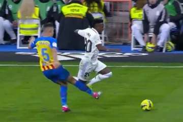 மிரட்டலாக கோல் அடித்த ரியல் மாட்ரிட் வீரர்.. வேண்டுமென்றே கால்களை பலமாக தாக்கிய எதிரணி வீரர்