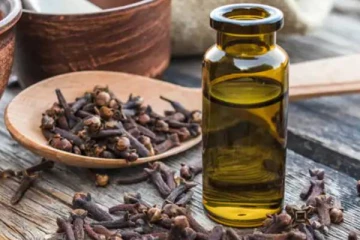 எண்ணற்ற அற்புத மருத்துவ பலன்களை தரும் கிராம்பு எண்ணெய்!