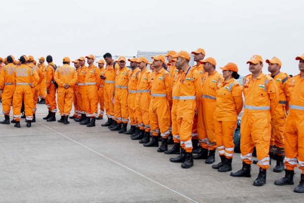 இலங்கை வந்த இந்திய மீட்பு குழுவினர்! | Indian Rescue Team Arrives In Sri Lanka இலங்கை வந்த இந்திய மீட்பு குழுவினர்! | Indian Rescue Team Arrives In Sri Lanka
