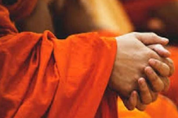 எதிர்க்கட்சித்தலைவர் பதவியை என்னிடம் தாருங்கள்! வலியுறுத்தும் தேரர் | Give Me The Leader Of Opposition Monk Insists