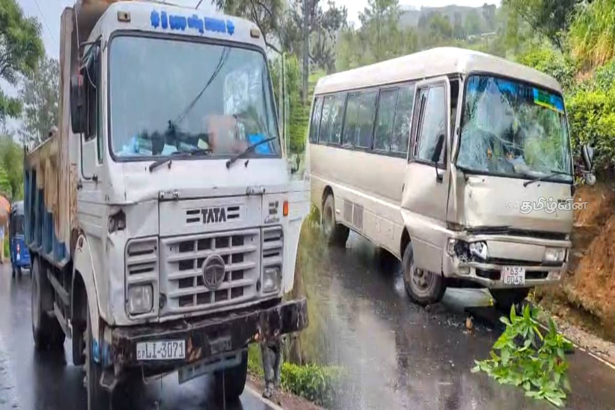 தொடர் கனமழை - பாடசாலை பேருந்து விபத்தில் மாணவன் படுகாயம்...! | Student Seriously Injured In School Bus Accident