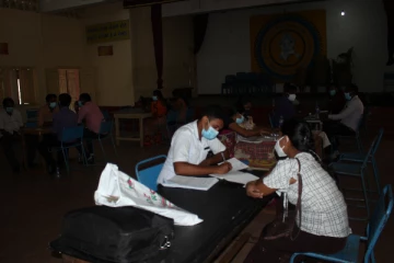 மட்டக்களப்பில் கோவிட் தடுப்பூசி ஏற்றும் பணி