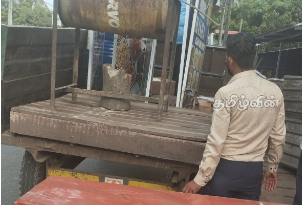 கிண்ணியா பிரதான வீதியில் உள்ள போக்குவரத்துக்கு தடையான பொருட்கள் அகற்றம் | Traffic Obstructions On Kinniya Main Road Removed