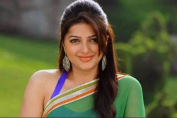 சில்லுனு ஒரு காதல் புகழ் பூமிகாவிற்கு இவ்வளவு பெரிய மகனா?- லேட்டஸ்ட் குடும்ப புகைப்படம்