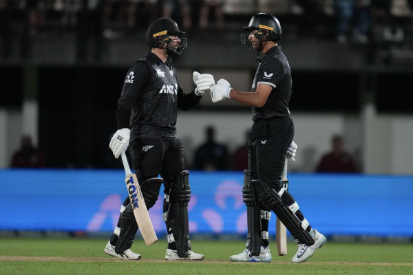 கிரிக்கெட் வரலாற்றில் எந்த வீரரும் செய்யாத சாதனையை படைத்த ஷாய் ஹோப் | Shai Hope Is 1St Cricketer Hit Ton Against 11 Team