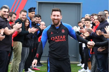 ஜாம்பவான் மெஸ்ஸியை கௌரவப் படுத்திய PSG அணியினர்! வழங்கப்பட்ட நினைவுப்பரிசு