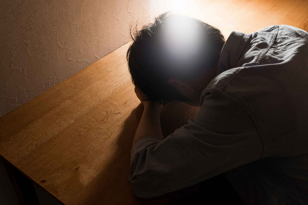 தொலைபேசி பாவனையால் உயிரிழந்த இளைஞர் | Man Jumped Fifth Floor Suffering From Depression